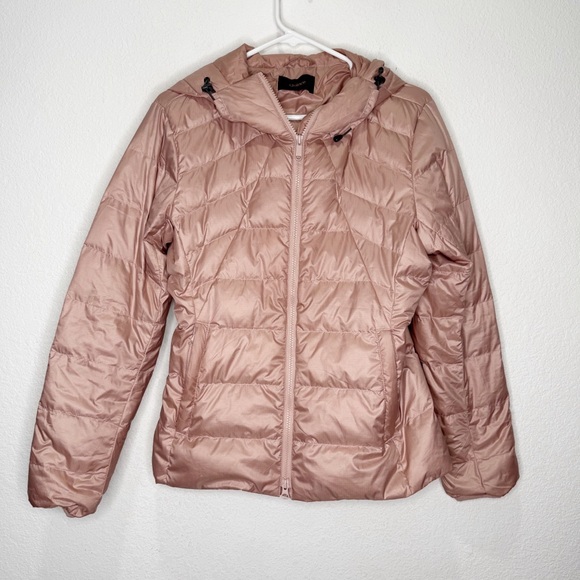 Quince Jackets & Blazers - Quince Lightweight Down Packable Puffer Hooded Jacket Antique Rose